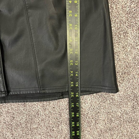 Express Women's Faux Leather Skirt Size 6 Black Front Button Closure Pockets - Picture 9 of 11